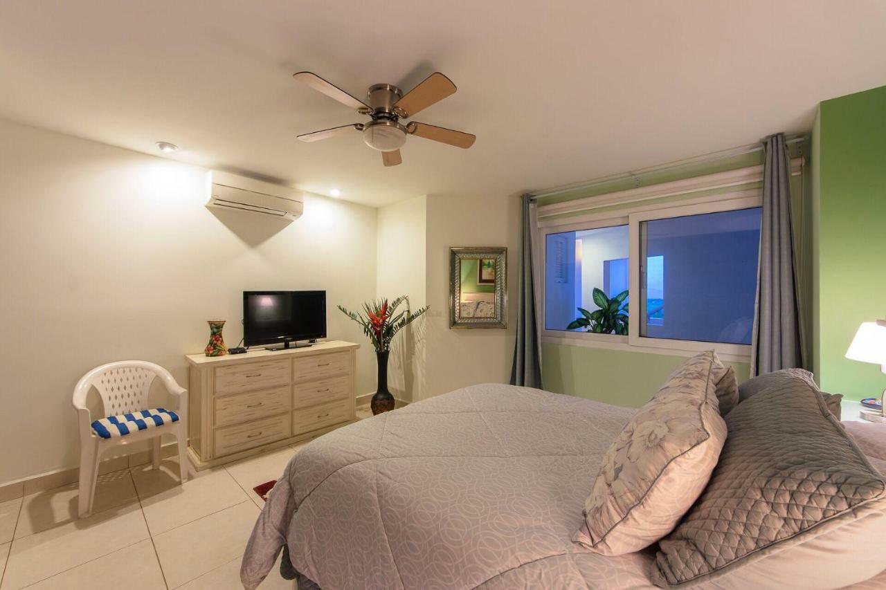 Breathtaking Villa Magna Beachfront Condo, 3 Bedrooms Sleeps 6 นวยโวบาญาร์ตา ภายนอก รูปภาพ