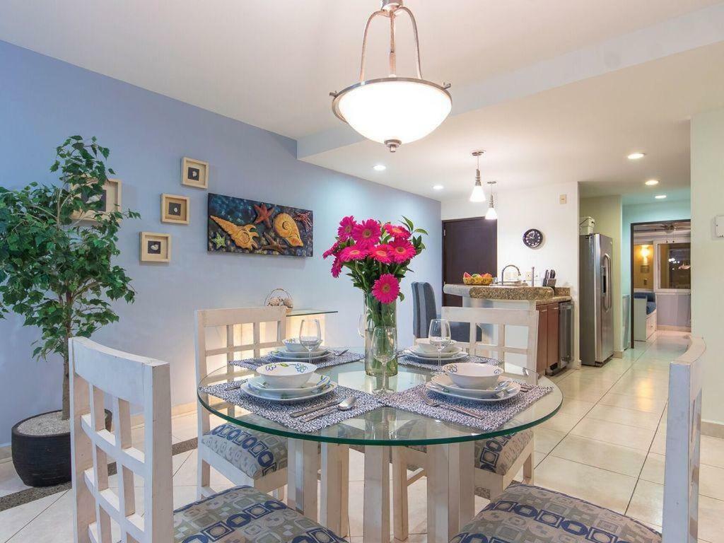 Breathtaking Villa Magna Beachfront Condo, 3 Bedrooms Sleeps 6 นวยโวบาญาร์ตา ภายนอก รูปภาพ