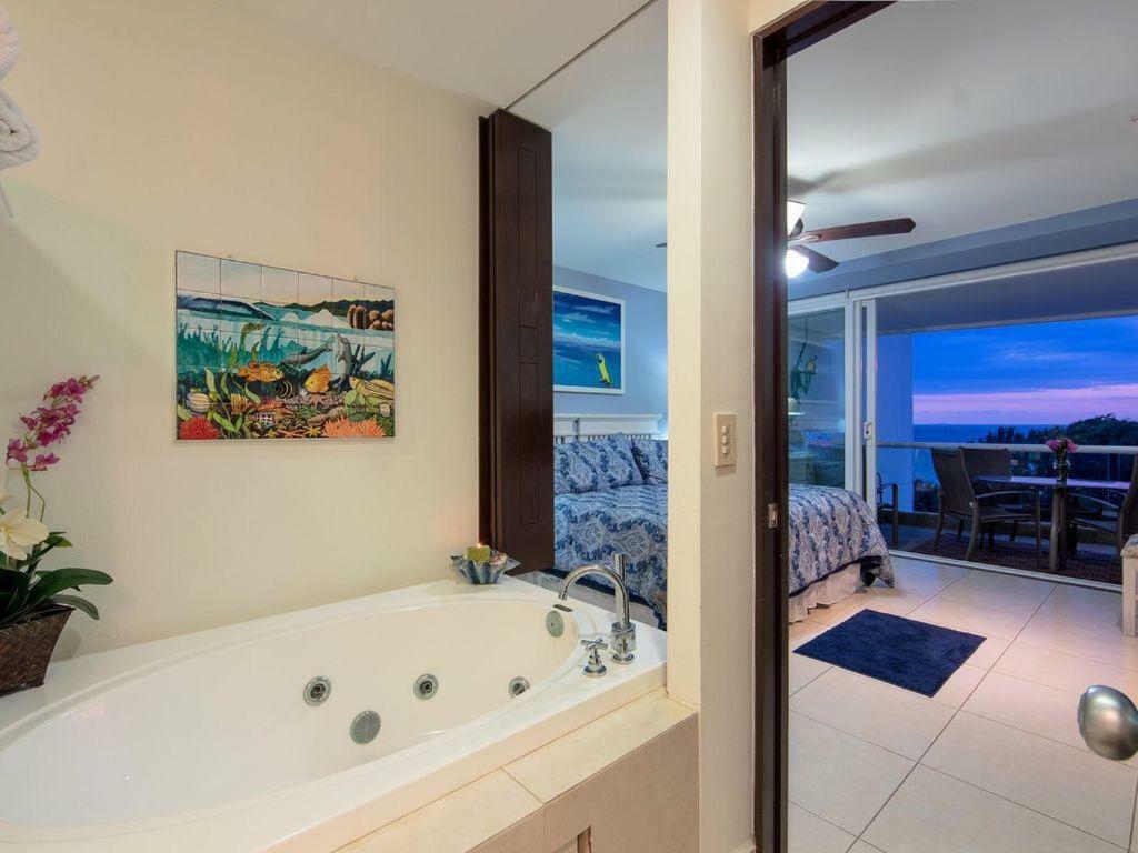 Breathtaking Villa Magna Beachfront Condo, 3 Bedrooms Sleeps 6 นวยโวบาญาร์ตา ภายนอก รูปภาพ